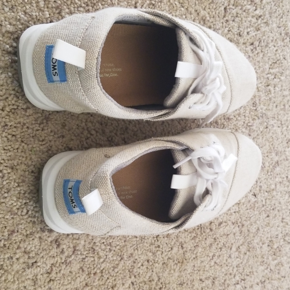 TOMS Size 10